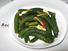 夏季吃油泼黄瓜能有效防晒护肤