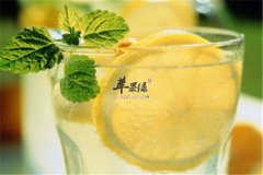 蜂蜜柠檬水美容肌肤止咳降暑助消化