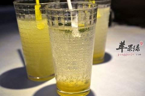 喝碳酸饮料的危害_苏打水可以减肥吗 你知道原理吗_苹果绿