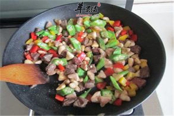 彩椒菱角牛肉粒.jpg