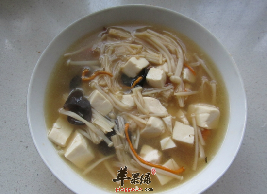 气血不足者喝金针菇汤滋补养血