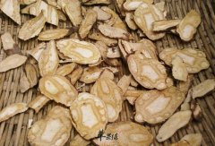 海参和肉片煮汤喝可以补虚