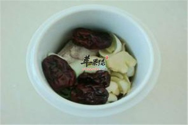 鲫鱼豆腐汤.jpg