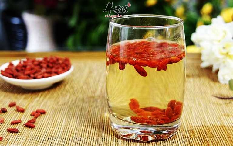 喝枸杞泡水有助于保护肝和肾_苹果绿