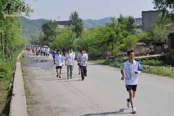 冬季晨练做什么运动好 慢跑 徒步走