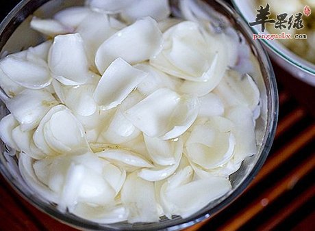 苹果绿 食材大全 百合功效:可滋阴润肺,经常吃可以帮助我们起到很强的