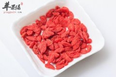 坐在电脑前的人更适合喝枸杞茶