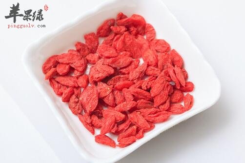 坐在电脑前的人更适合喝枸杞茶