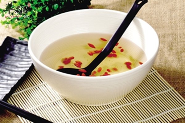 枸杞泡水喝 枸杞泡水喝有什么功效
