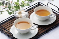 在生活中可以多喝一些当归泡的水