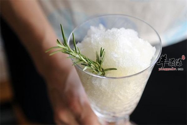 白葡萄酒冰沙——清热解毒润肺活血