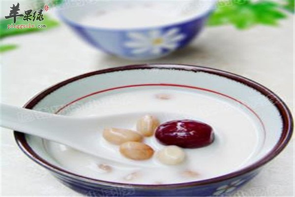 红枣鲜奶汤——美容养颜润肠通便
