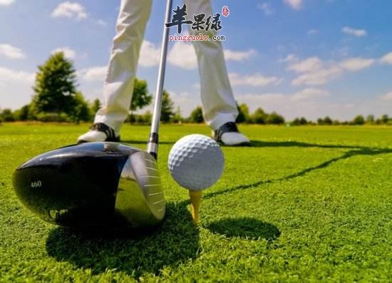打高尔夫球的好处 是老少皆宜运动