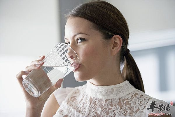 炎热夏季多喝水 这样喝水才健康