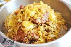 哪些食物和酸菜相克