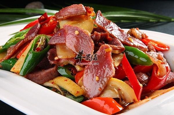 介绍两种家常的炒腊肉方法