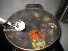 黑芝麻鲫鱼汤——补肝肾改善食欲不振