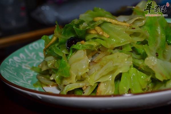 来看看凉拌圆白菜的做法