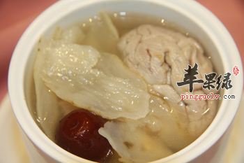 蘋果綠 食材大全 營養價值3,揀去蔥段,薑片,加入天麻片,味精,煮沸後淋