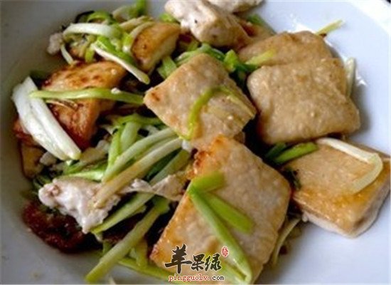 韭黄炒豆腐--清热润燥生津止渴