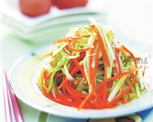 凉拌胡萝卜芹菜——润肤保护视力