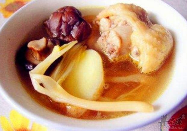 黄花冬菇鸡肉汤
