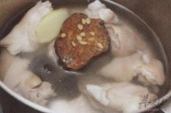熟地首乌猪蹄汤的营养价值_熟地首乌猪蹄汤的功效作用_做法大全_湿热体质能吃吗