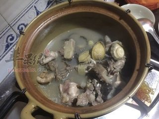 海参老母鸡汤--益气补血延缓衰老