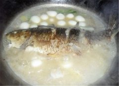 鹌鹑蛋炖鲫鱼——健脾和胃提振食欲
