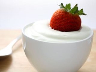 酸奶草莓水果沙拉--缓解溃疡降糖养肾