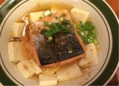 豆腐萝卜丝蒸三文鱼——清热润燥健脾益气