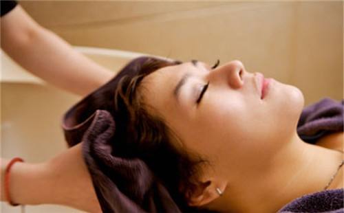 用醋洗头要小心这些危害