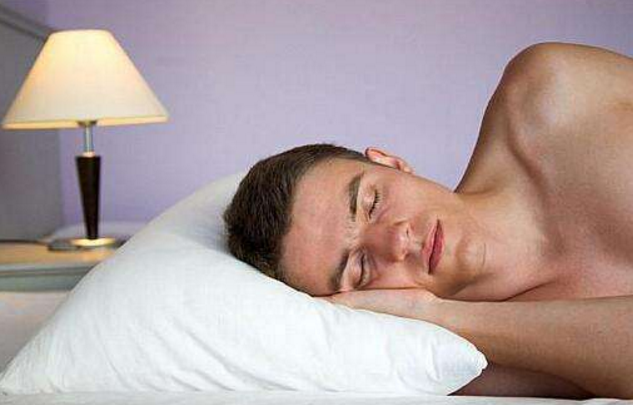 夏季男性全裸睡眠的好处有哪些