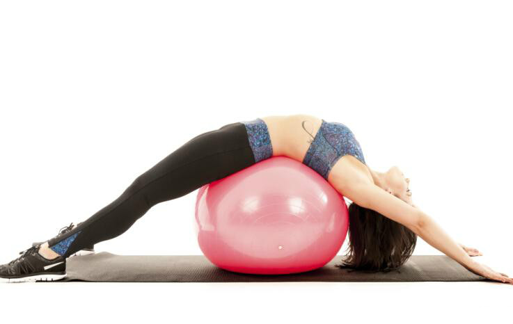 瑜伽球瘦身减肥的一些动作