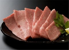 男性夏季迅速长肌肉