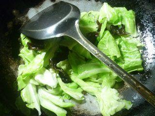 黑木耳圆白菜——提高免疫力