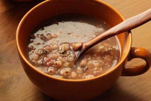 夏季饮食要清淡 避免吃燥热食物