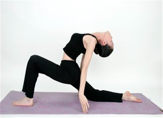 排毒瑜伽对身体的影响 自信减压提高体质