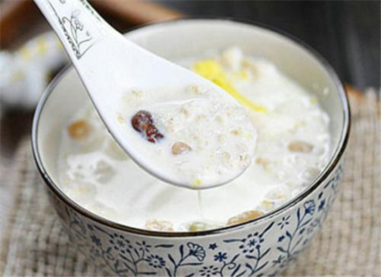 牛奶燕麦粥——减肥美容安神抗压