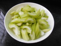 【哺乳期吃西芹的好