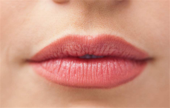 唇部去角质护理的方法有哪些