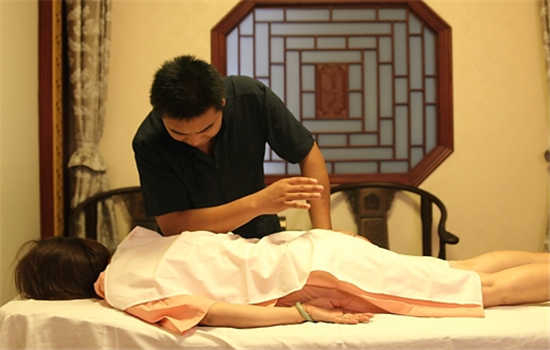 按摩需要注意的事项有哪些_苹果绿