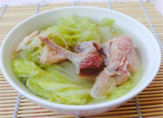 大白菜猪骨汤——润肠排毒增强食欲