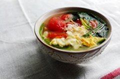 西红柿菠菜汤——促进消化保护视力