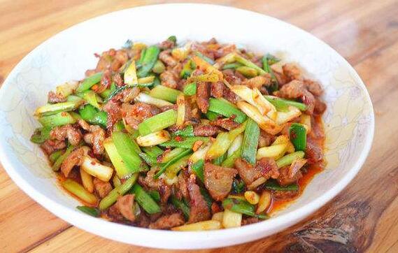 蒜苗炒肉的做法