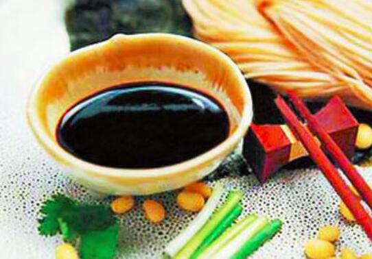 炒菜什么时候放酱油最好
