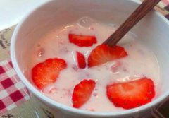 果粒酸奶的做法_酸奶不能和什么一起喝_果粒酸奶的营养价值_宜忌人群
