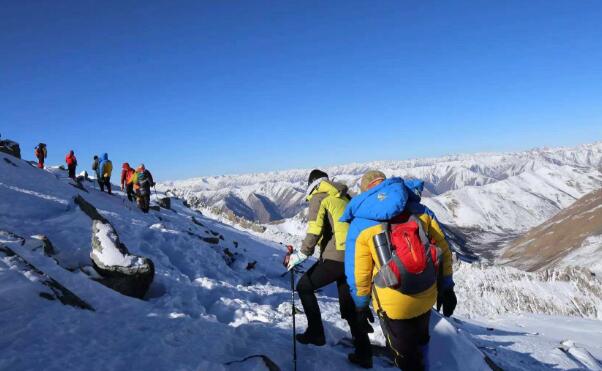 攀登雪山常用的物品