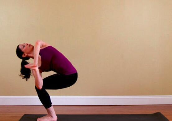 膝盖疼可以练瑜伽吗