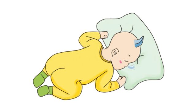 然后用自己喜欢的睡姿睡觉,比较常见的就是趴在睡觉,那么婴儿长时间的